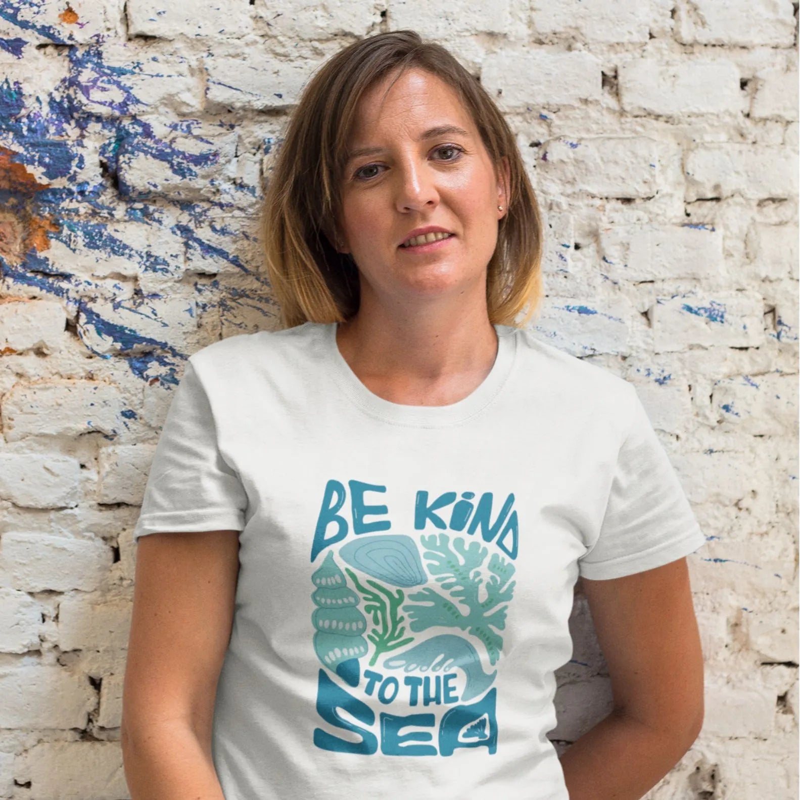 Camiseta mujer be kind to the sea