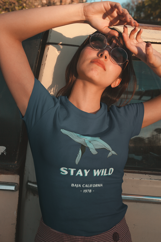 Camiseta Ballena Azul Stay Wild Mujer